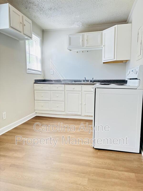 Building Photo - 2341 Arden St