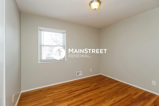 Building Photo - 3 Bedroom Pet-Friendly Home in INDEPENDENC...