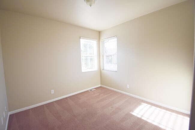 Building Photo - 2485 Meridian Dr
