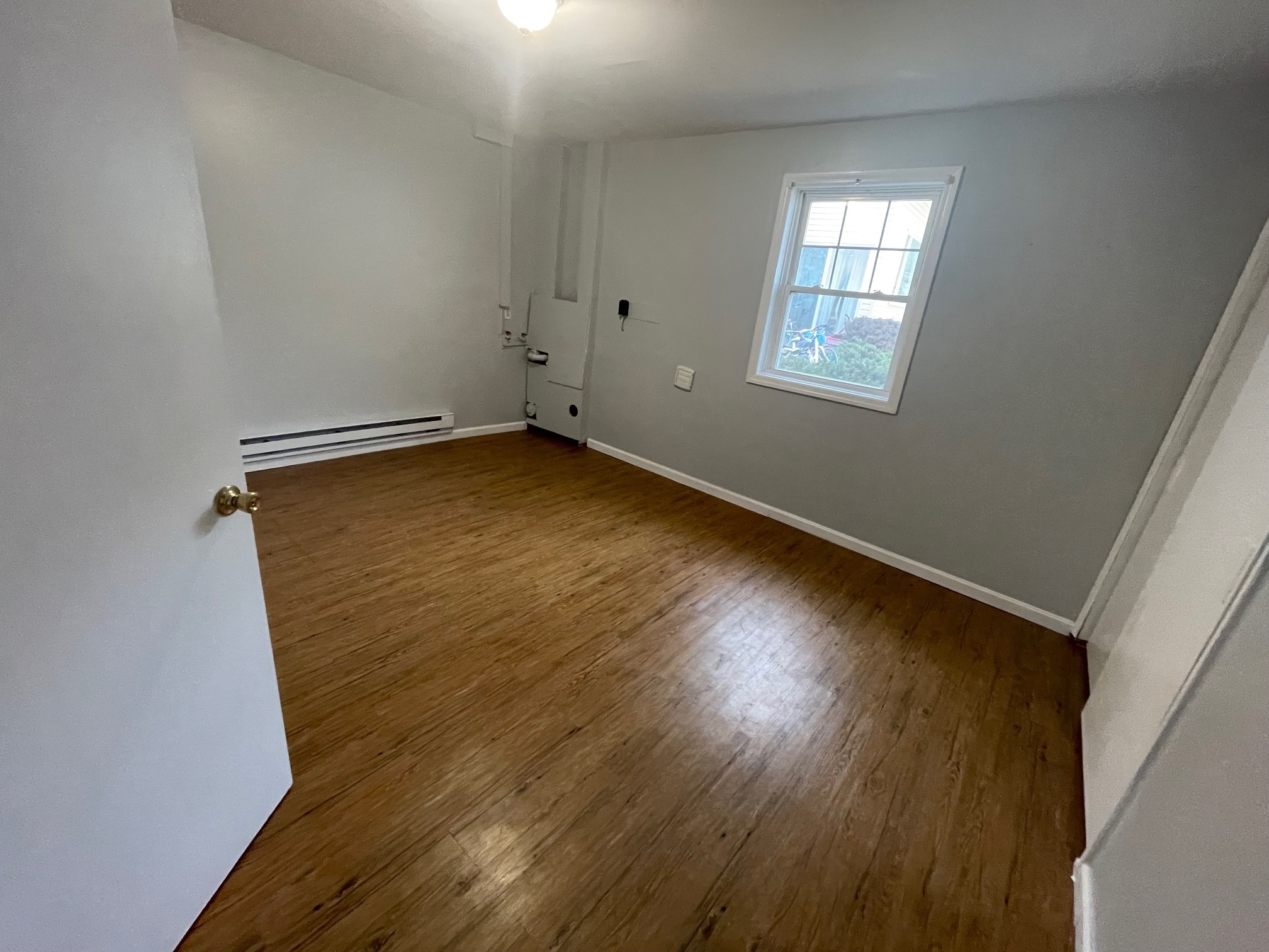 1st Flr Bedroom - 368B Summerhill Rd