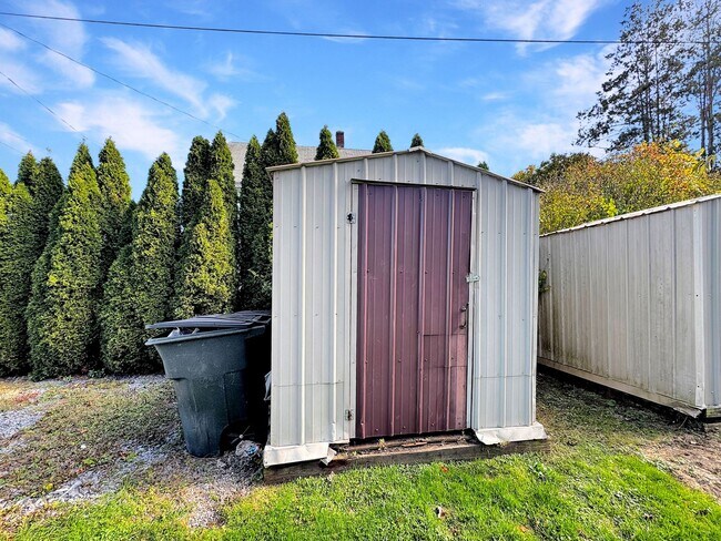Building Photo - 1312-1314 Dewey Ave