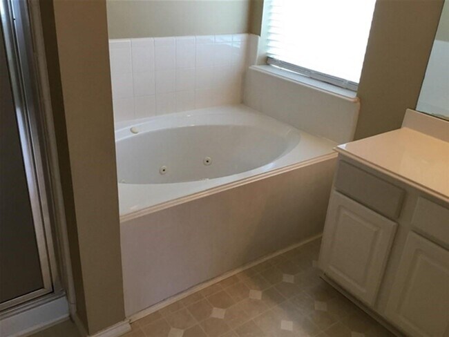 Building Photo - 6205 Ozark Tr