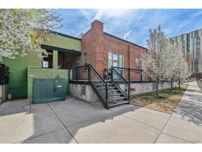 Building Photo - 1111 Osage St