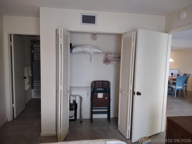Building Photo - 5527 NE Gulfstream Way