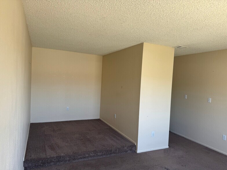 Building Photo - 1123 Pittsfield Ln