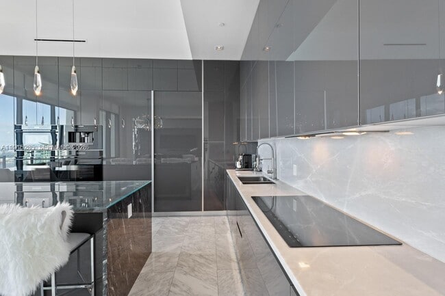 Building Photo - 1451 Brickell Ave