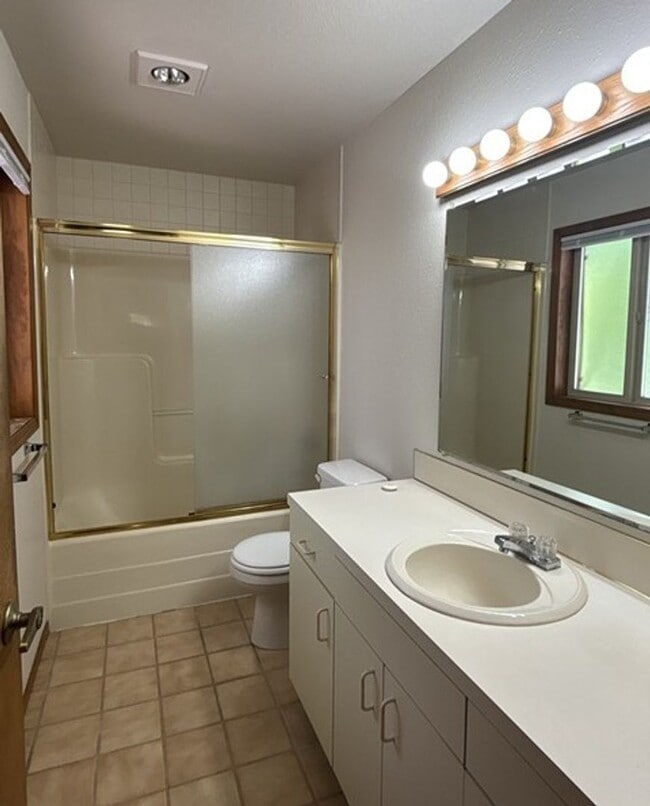 Building Photo - 2Bd/2Ba Two-Story Home - Available Soon!