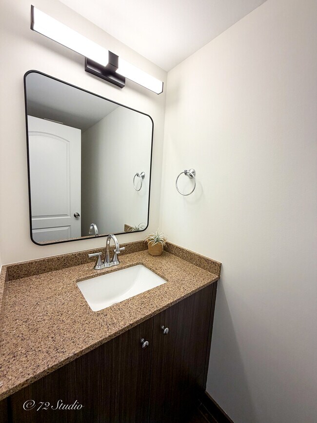 Building Photo - 5 Echo Ct