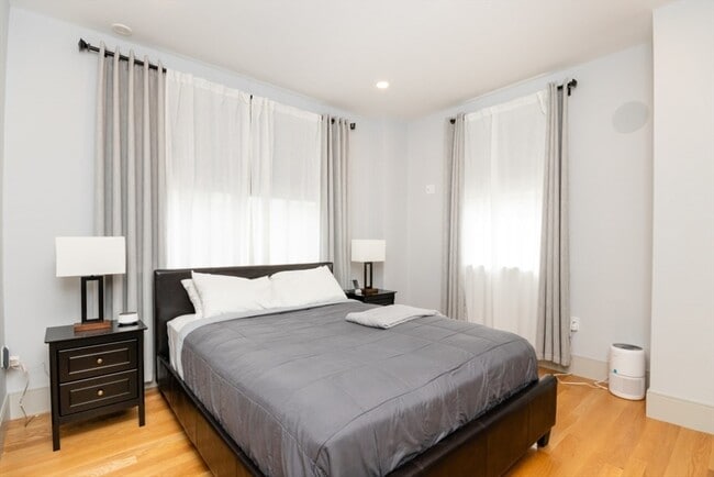 Building Photo - 142 Willard St