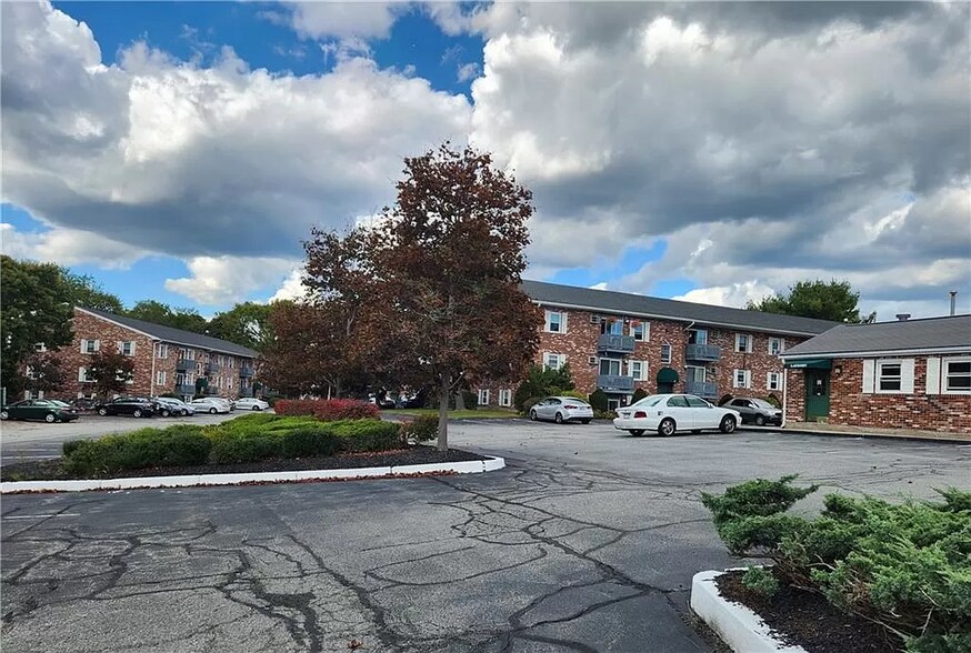 Building Photo - 200 Manville Hill Rd