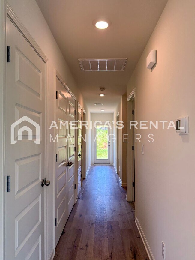 Building Photo - Available for Move-In Soon! Available to V...