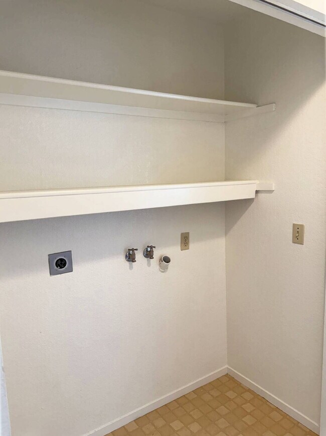 Building Photo - 2BD/2BA Single-Level Home Near Sonoma Plaza | Available Now.