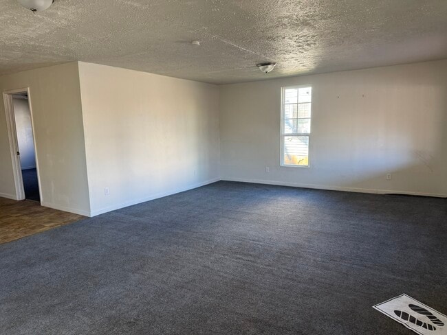 Building Photo - 724 Searcy Ave