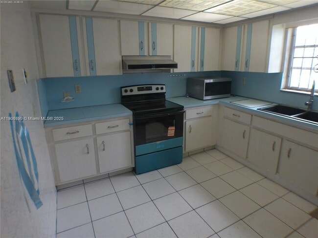 Building Photo - 5360 Fletcher St