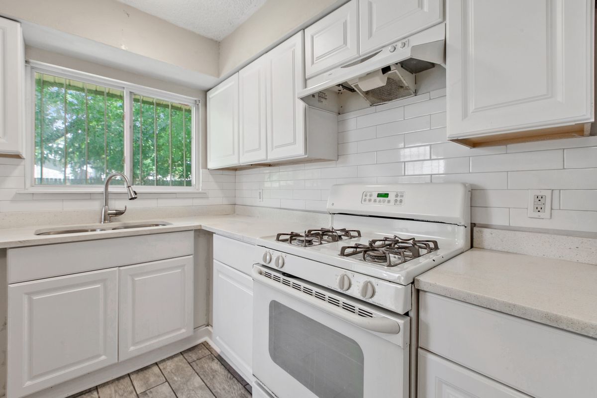 Building Photo - 6702 Colony Park Dr