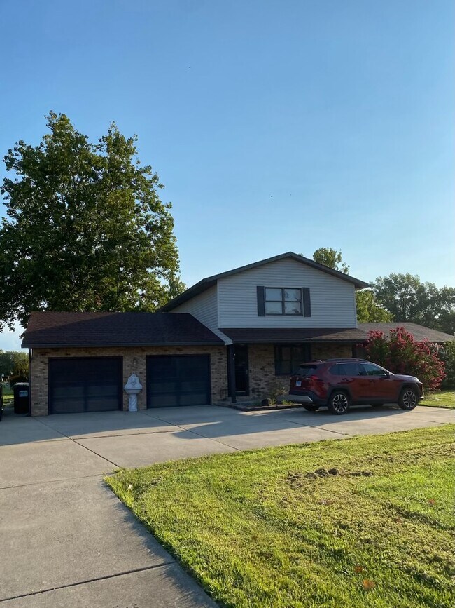 Primary Photo - 27 Blackburn Mnr