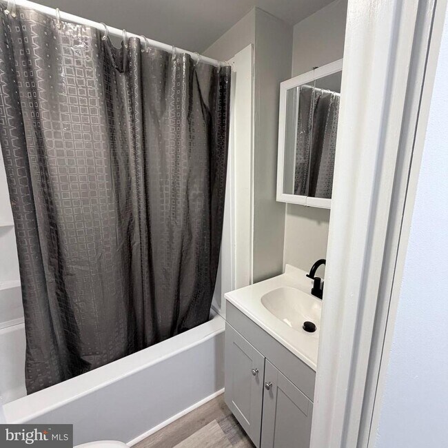 Building Photo - 980 Scotland Ave