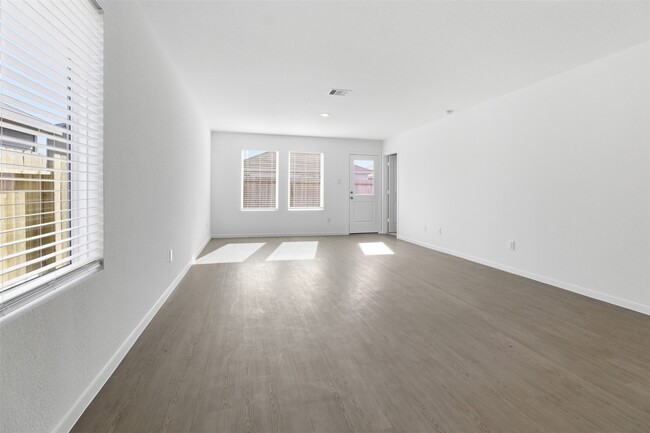 Building Photo - 19747 US-59