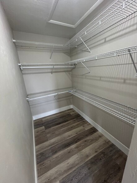 Building Photo - 114 Blue Heron Dr