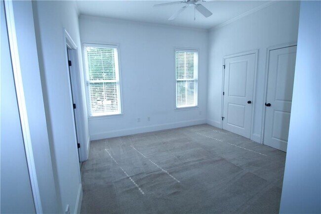 Building Photo - 11 Perimeter Center E