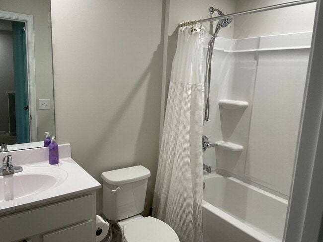 Building Photo - B1644