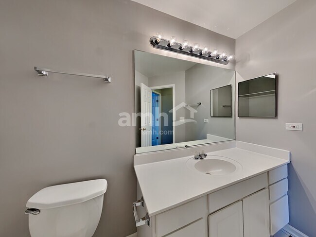 Building Photo - 9921 Bedford Dr