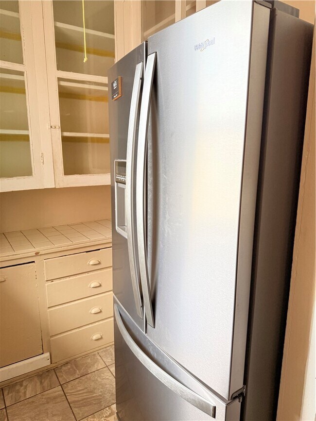 Building Photo - 948 Monroe Ave