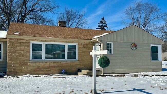 Primary Photo - 2901 Lexington Dr