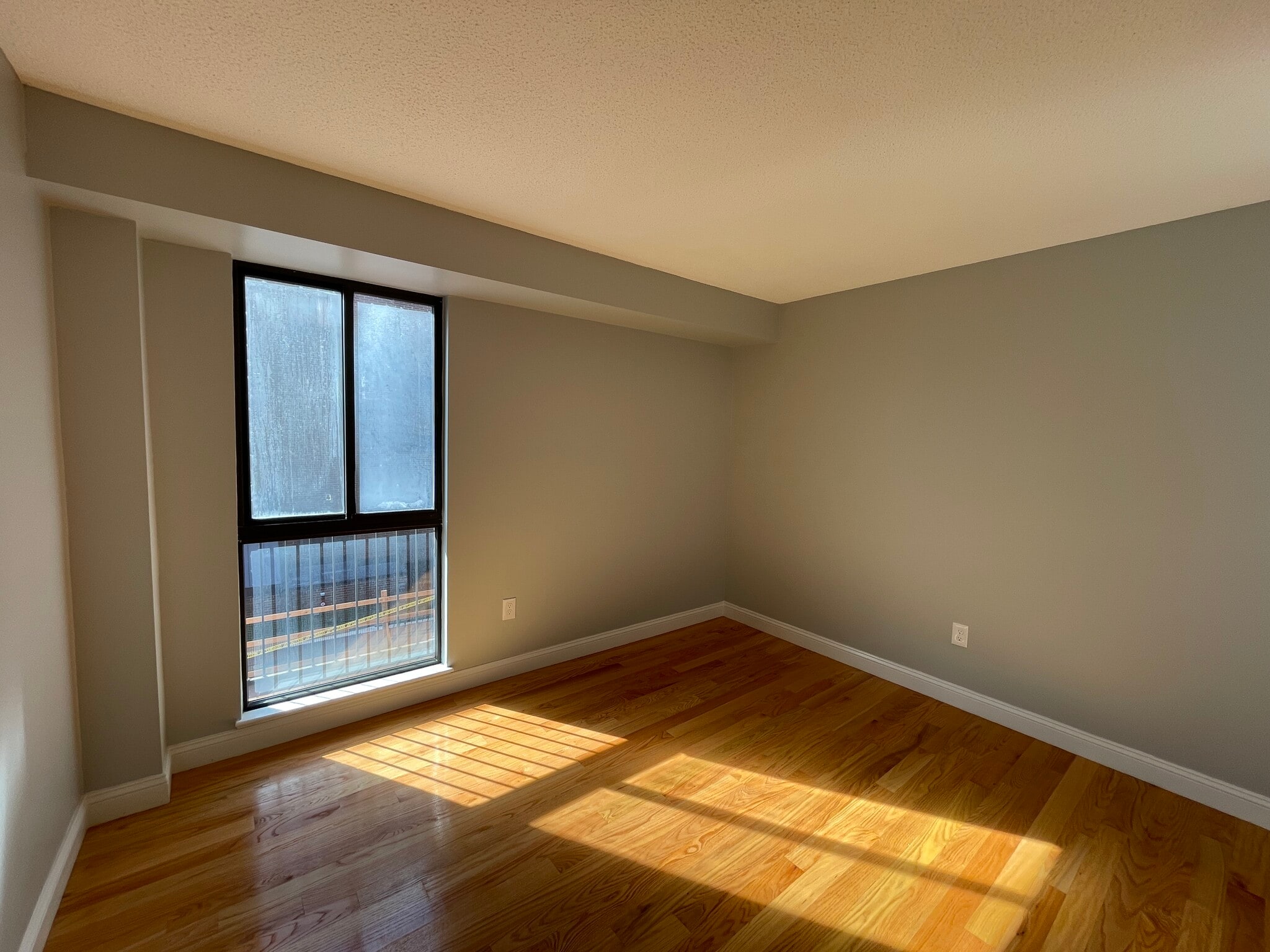 Building Photo - 1850 Beacon St