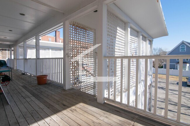 Building Photo - 1800 Sq Ft. Pet Friendly Duplex w 2 Parking Spots perfect location!  Secured Basement w Laundry &...