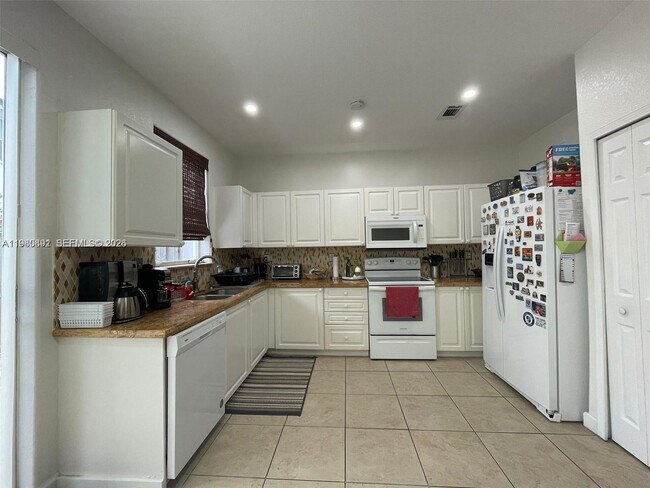 Building Photo - 5440 NW 107th Ave