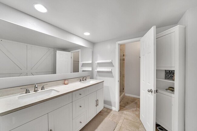 Building Photo - 3 Bed 2 Bath Single Family Home in Eastbluff