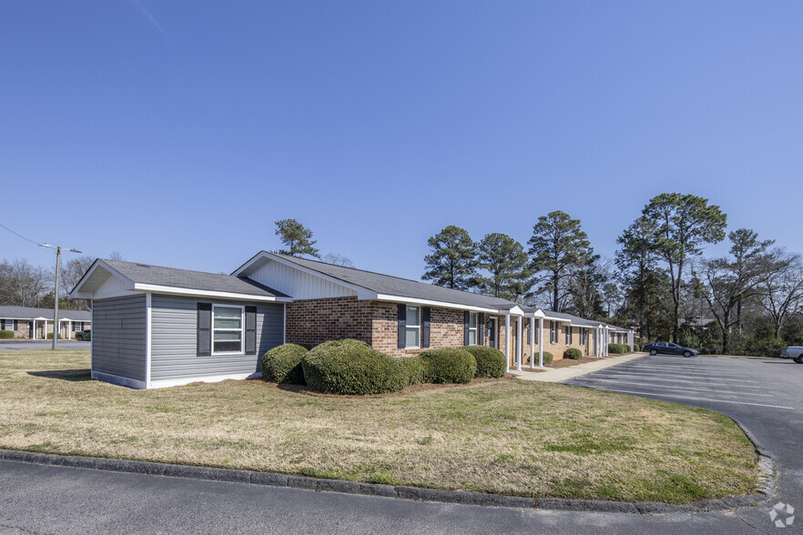 Building Photo - The Creeks At Augusta