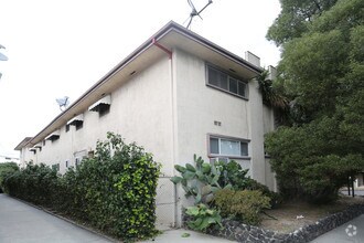 Building Photo - 3147 S Durango Ave
