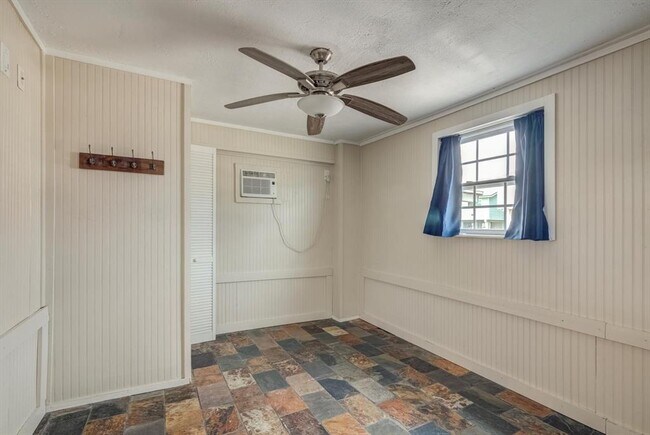 Building Photo - 1099 Redfish St