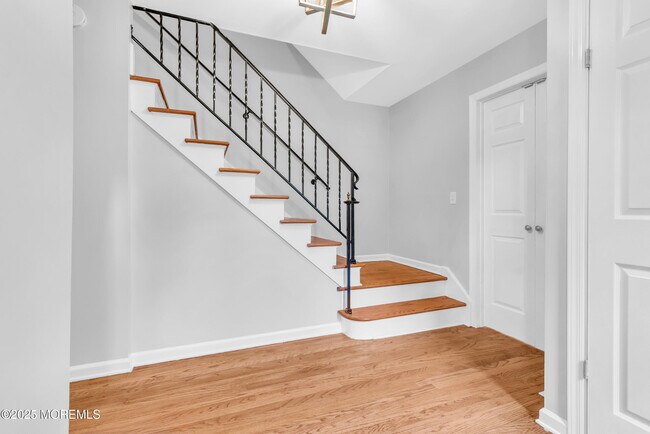 Building Photo - 11 Pinewood Ave