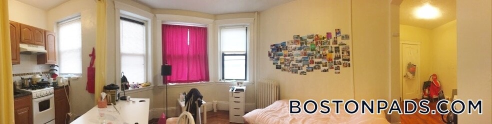 Building Photo - 204 Hemenway St