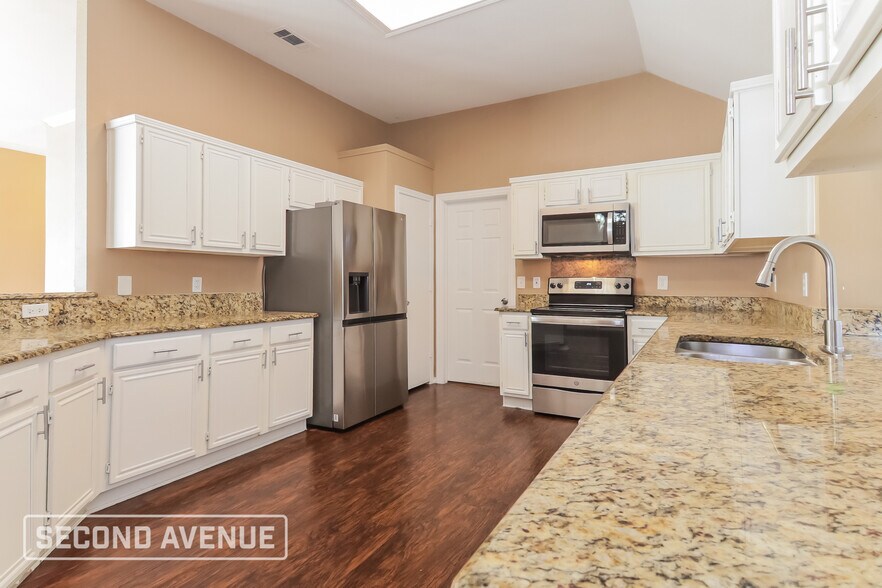 Building Photo - 616 Elm Falls Pl