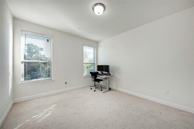 Building Photo - 3240 E Whitestone Blvd