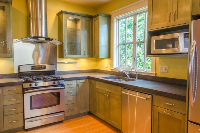 Building Photo - 4Bd/2.75Ba Seattle House