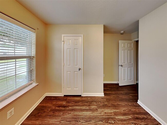 Building Photo - 10292 Stone Gate Dr