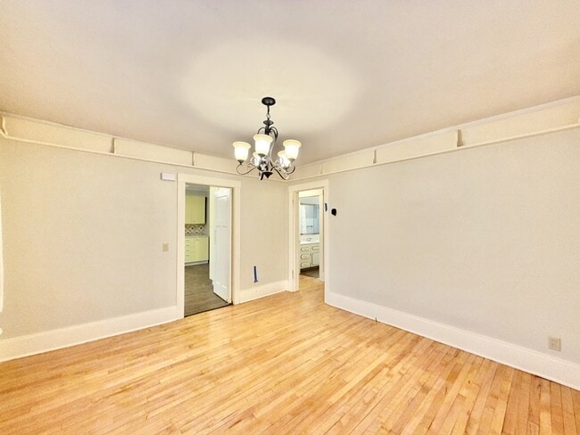 Building Photo - 715 Bushnell St