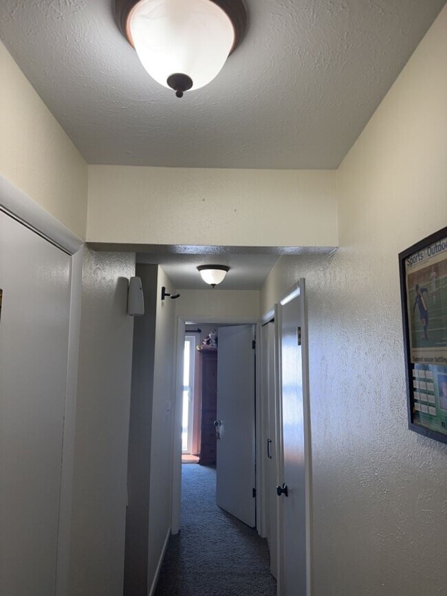 Building Photo - Yacht Club Condo - Great 3 Bedroom/2 Bath Unit w/Lake Access