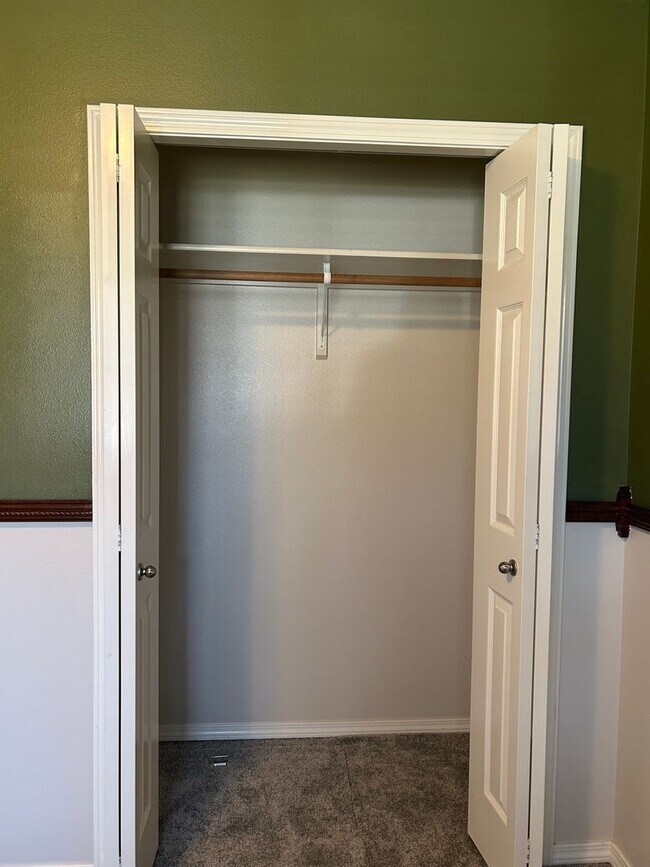 Building Photo - 115 Cassidy Dr E