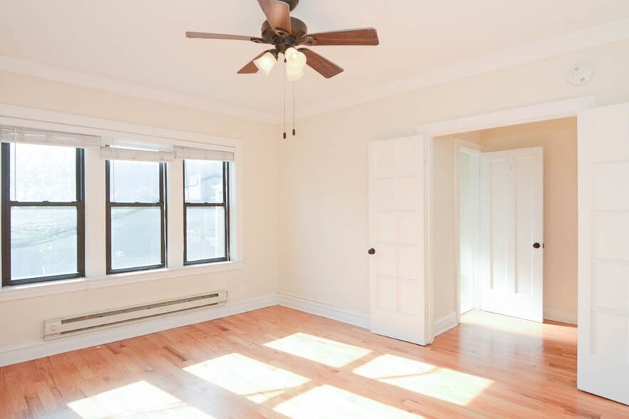 Building Photo - 4742 N Hermitage Ave