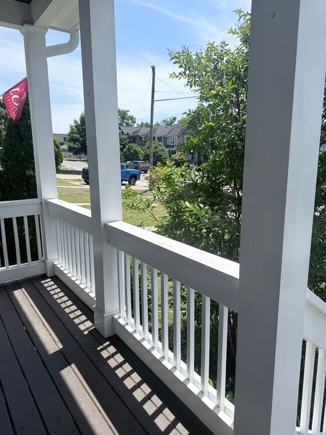 Building Photo - 3 bedroom/3 bath in The Nations!