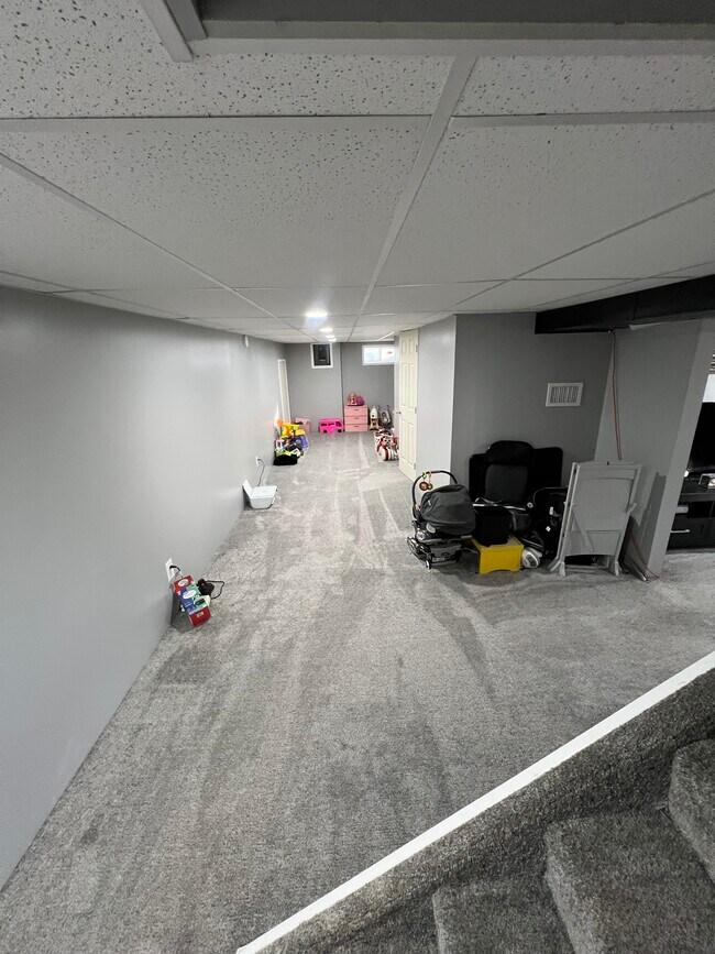 Building Photo - 6712 Grove Rd