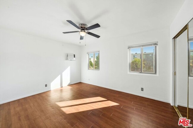 Building Photo - 11585 Riverside Dr