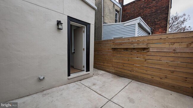 Building Photo - 2232 N Mascher St