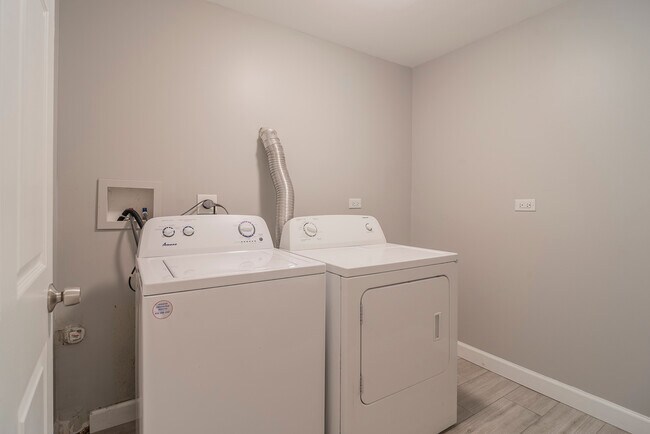 Building Photo - 1906 W 17th St